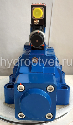 4WRZE32E520-7X/6EG24ETK31/A1D3M - Пропорциональный распределитель  Ду32 со встроенным усилителем (OBE), номинальный расход 520 л/мин, схема E, каналы управления ET - X и Y - внутренние, сигнал управления ± 10 В